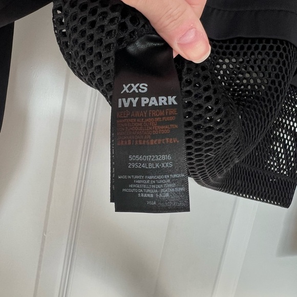 IVY PARK Activewear Sweatshirt - Picture 6 of 6